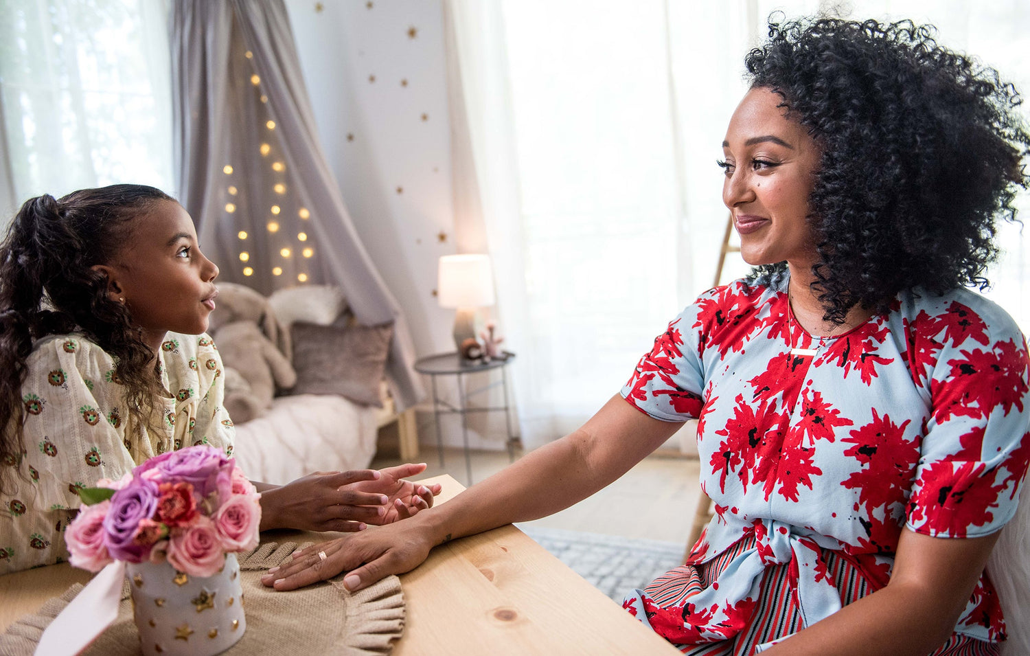 Chloe interviewing Tamera Mowry-Housley.